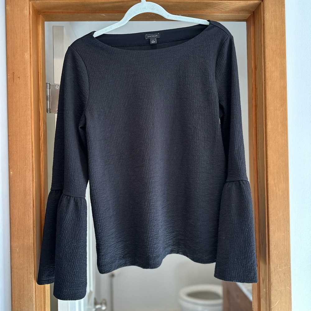 Ann Taylor Bell Sleeve top Size L